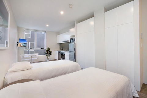 Bondi Beach Studio King Suite 1 - Accommodation Gladstone 0