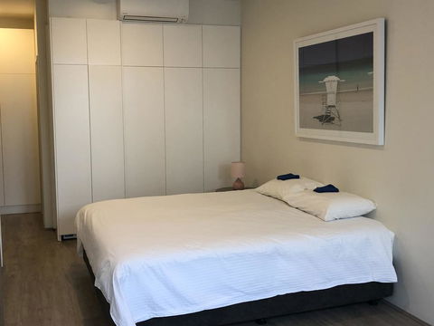 Bondi Beach Studio King Suite 1 - Accommodation Gladstone 3