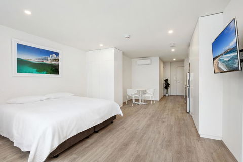 Bondi Beach Studio King Suite 2 - Accommodation Gladstone 1