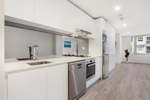 Bondi Beach Studio King Suite 2 - Accommodation Gladstone 3