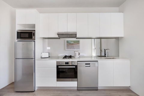 Bondi Beach Studio Penthouse Suite + Balcony - Accommodation Gladstone 3