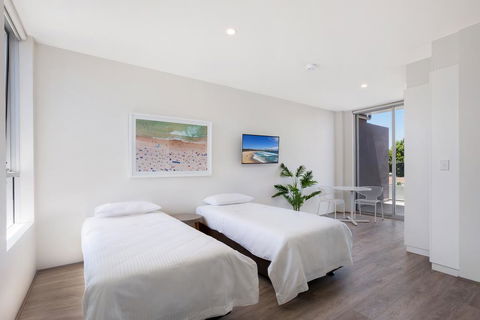 Bondi Beach Studio Penthouse Suite + Balcony - Accommodation Gladstone 1