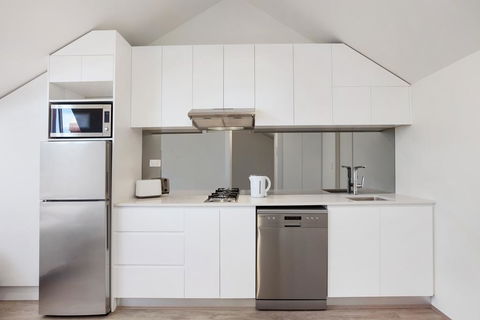 Bondi Beach Studio Suite 2 - Accommodation Gladstone 3