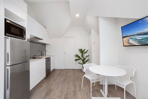 Bondi Beach Studio Suite 2 - Accommodation Gladstone 2