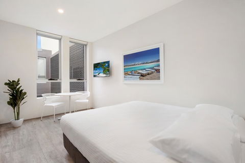 Bondi Beach Studios Suite 1 - Accommodation Gladstone 2