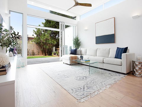BONDI BLUE-hosted By:L'Abode Accommodation - Accommodation Gladstone 1
