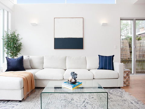 BONDI BLUE-hosted By:L'Abode Accommodation - Accommodation Gladstone 3
