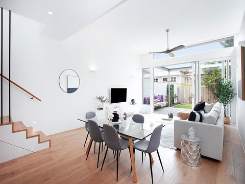 BONDI BLUE-hosted By:L'Abode Accommodation - Accommodation Gladstone 0