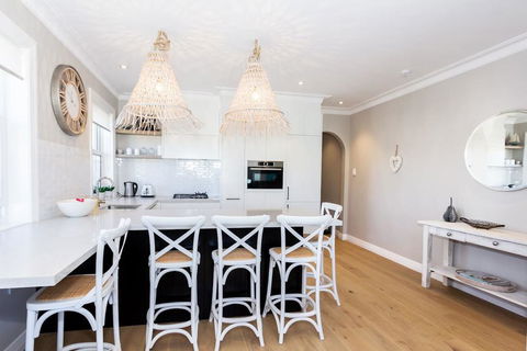 BONDI BREEZE-hosted By:L'Abode Accommodation - Accommodation Gladstone 3