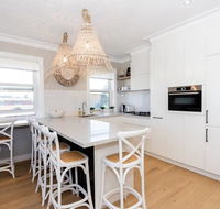BONDI BREEZE-hosted byL'Abode Accommodation - Accommodation Gladstone
