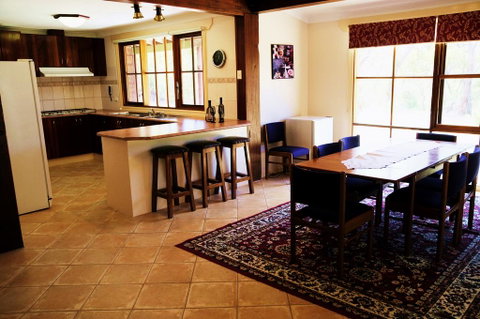 Boobook Manor - Accommodation Gladstone 3