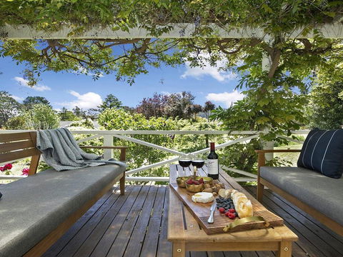Bourne Cottage - Perfect For All Seasons - Accommodation Gladstone 0
