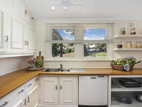 Bourne Cottage - Perfect For All Seasons - Accommodation Gladstone 2