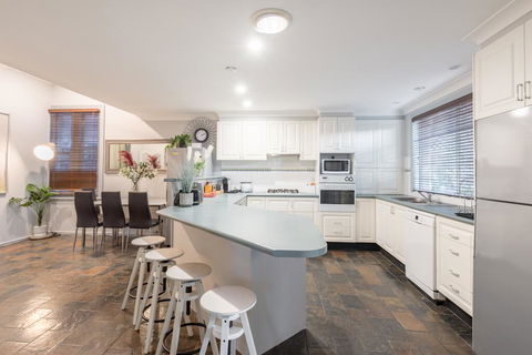 Boutique Private Rm Situated In The Heart Of Burwood1 - Accommodation Gladstone 3