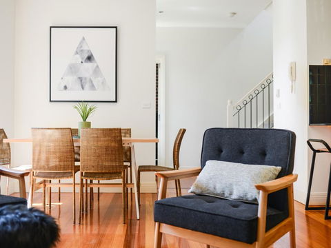 Boutique Stays - Brighton Abode - Accommodation Gladstone 1