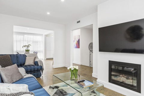 BOUTIQUE STAYS - Brighton By Sea - Accommodation Gladstone 0