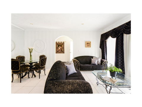 Boutique Stays - Brighton Rose - Accommodation Gladstone 1