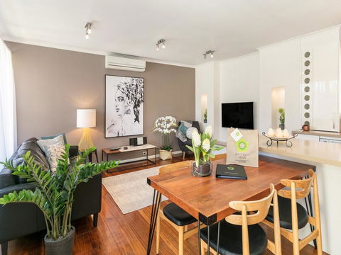 Boutique Stays - Sandy Breeze 3 - Accommodation Gladstone 0