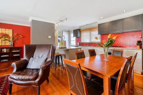 Boutique Stays - Sandy Haven C - Accommodation Gladstone 1