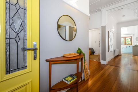 Boutique Stays - The Veronica - Accommodation Gladstone 1