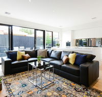 Boutique Stays-Murrumbeena Place 1 - Accommodation Gladstone