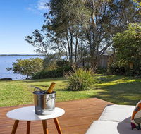 Braeside - waterfront fireplace - Accommodation Gladstone
