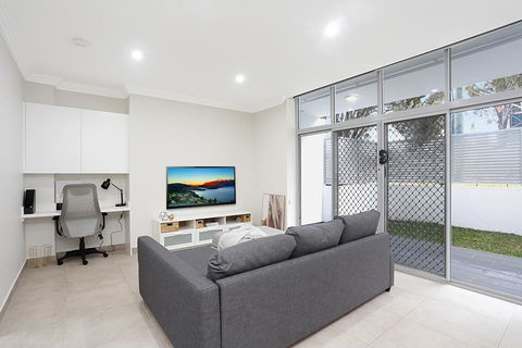 Brand New 2 Bedroom Apartment For 7 People - Accommodation Gladstone 0