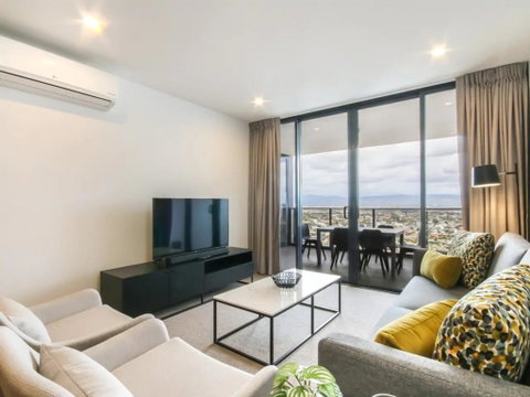 Brand New 2 Bedroom Unit With Amazing Hinterland Views - Accommodation Gladstone 0