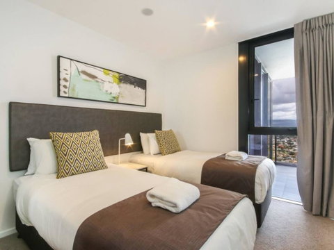 Brand New 2 Bedroom Unit With Amazing Hinterland Views - Accommodation Gladstone 3