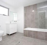 Brand new Family Friendly Apartment for 7 - Accommodation Gladstone
