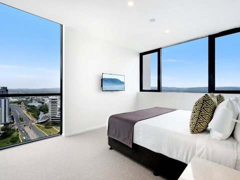BRAND NEW Qube Broabeach Luxury 2 Bedroom - Accommodation Gladstone 2