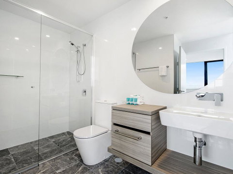 BRAND NEW Qube Broabeach Luxury 2 Bedroom - Accommodation Gladstone 3