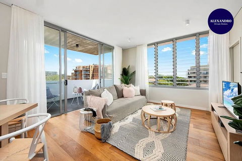 BRAND NEW- Premium Bondi Beach Escape - Accommodation Gladstone 2