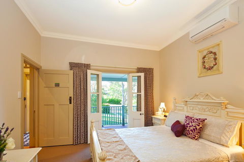 Brantwood Cottage Luxury Accommodation - Accommodation Gladstone 2