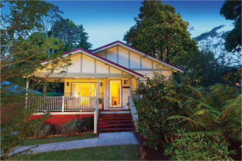 Brantwood Cottage Luxury Accommodation - Accommodation Gladstone 0