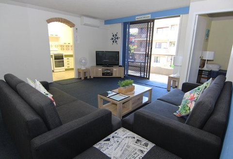 Breakers 10 - Main Beach Location! - Accommodation Gladstone 0