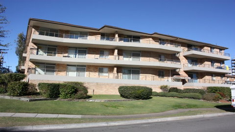 Breakers 10 - Main Beach Location! - Accommodation Gladstone 1