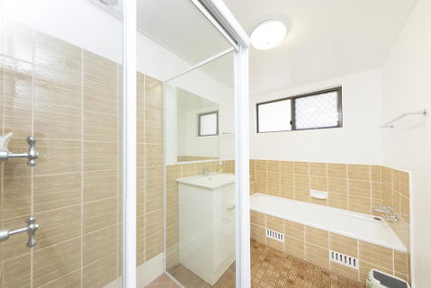 Breakers 11 - Accommodation Gladstone 2