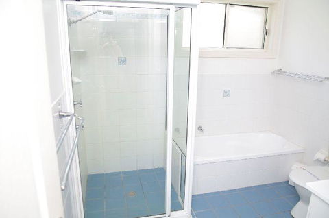 Breakers 2, 13 East Street - Accommodation Gladstone 1
