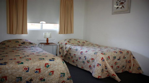 Breakers 8 - Main Beach Location! - Accommodation Gladstone 3