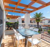Breakers Block 3 - Unit 2 - Pool in complex - across the road from the beach - Accommodation Gladstone
