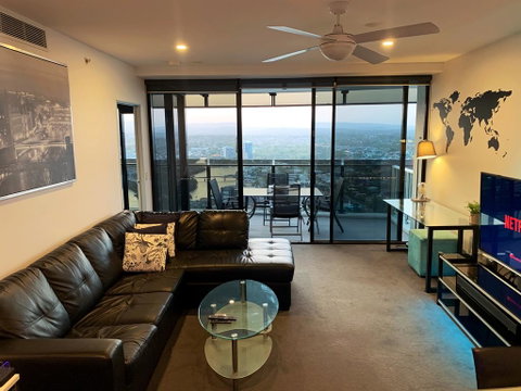 Breathtaking Views 4BD HIGH FLOOR Lux Apartment - Accommodation Gladstone 2