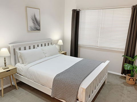 Bright 3-bedroom Apartment - Central Armidale - Accommodation Gladstone 2