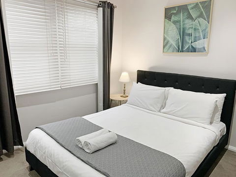 Bright 3-bedroom Apartment - Central Armidale - Accommodation Gladstone 3