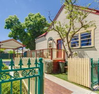 Bright 3-bedroom apartment - Central Armidale - Accommodation Gladstone
