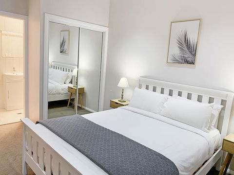 Bright 3-bedroom Apartment - Central Armidale - Accommodation Gladstone 1