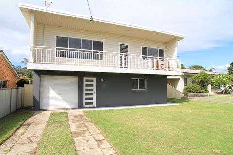 Bright And Breezy - Accommodation Gladstone 1