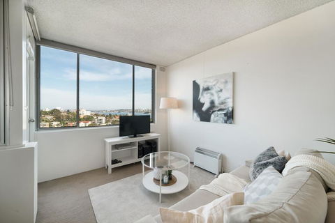 Bright And Sunny Studio Apartment - Accommodation Gladstone 1
