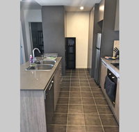 Bright Modern Stylish - Top Floor Apt - Woden - Accommodation Gladstone