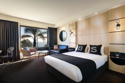 Brighton Savoy Hotel - Accommodation Gladstone 2